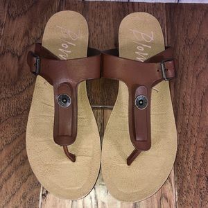 Blowfish Malibu T-Strap Thong Sandals Size 9